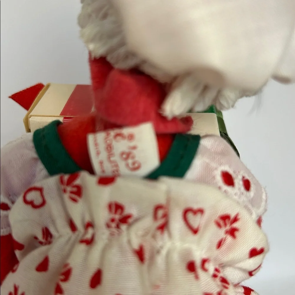 Annalee Mrs Clause with presents